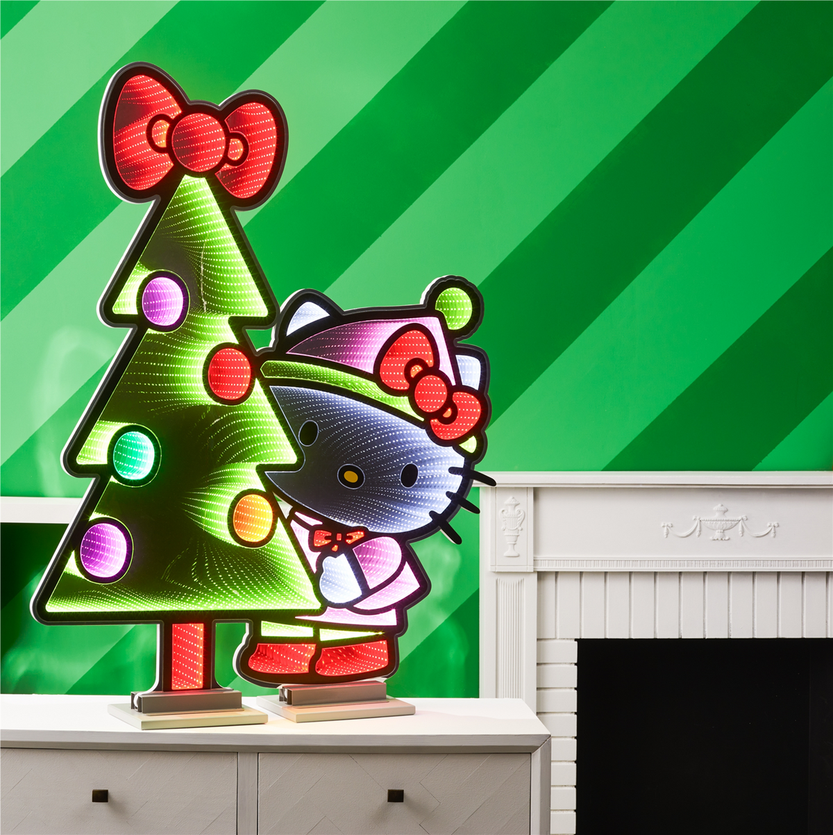 Hello Kitty w/Christmas Tree Ekkolight -Ship Only