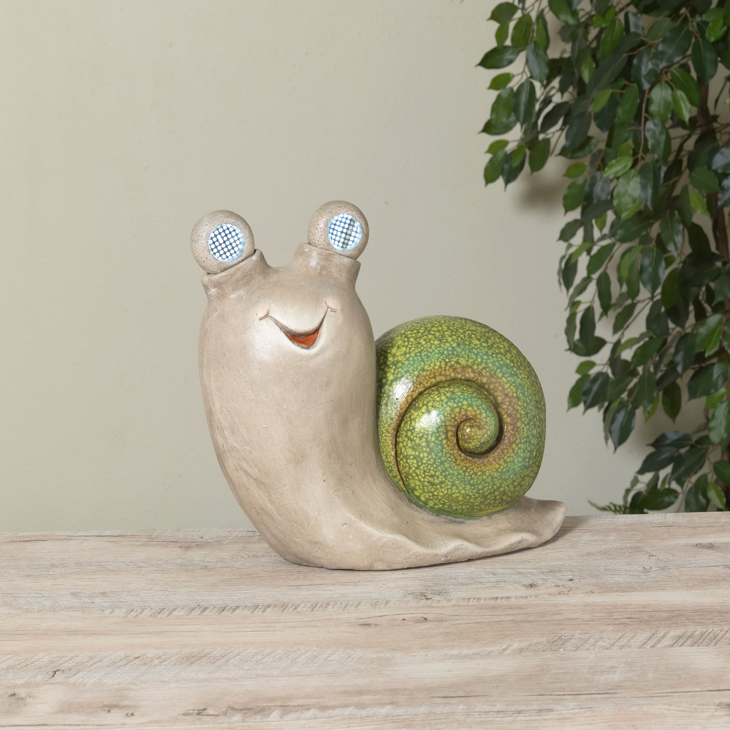 Solar Lighted Magnesium Snail