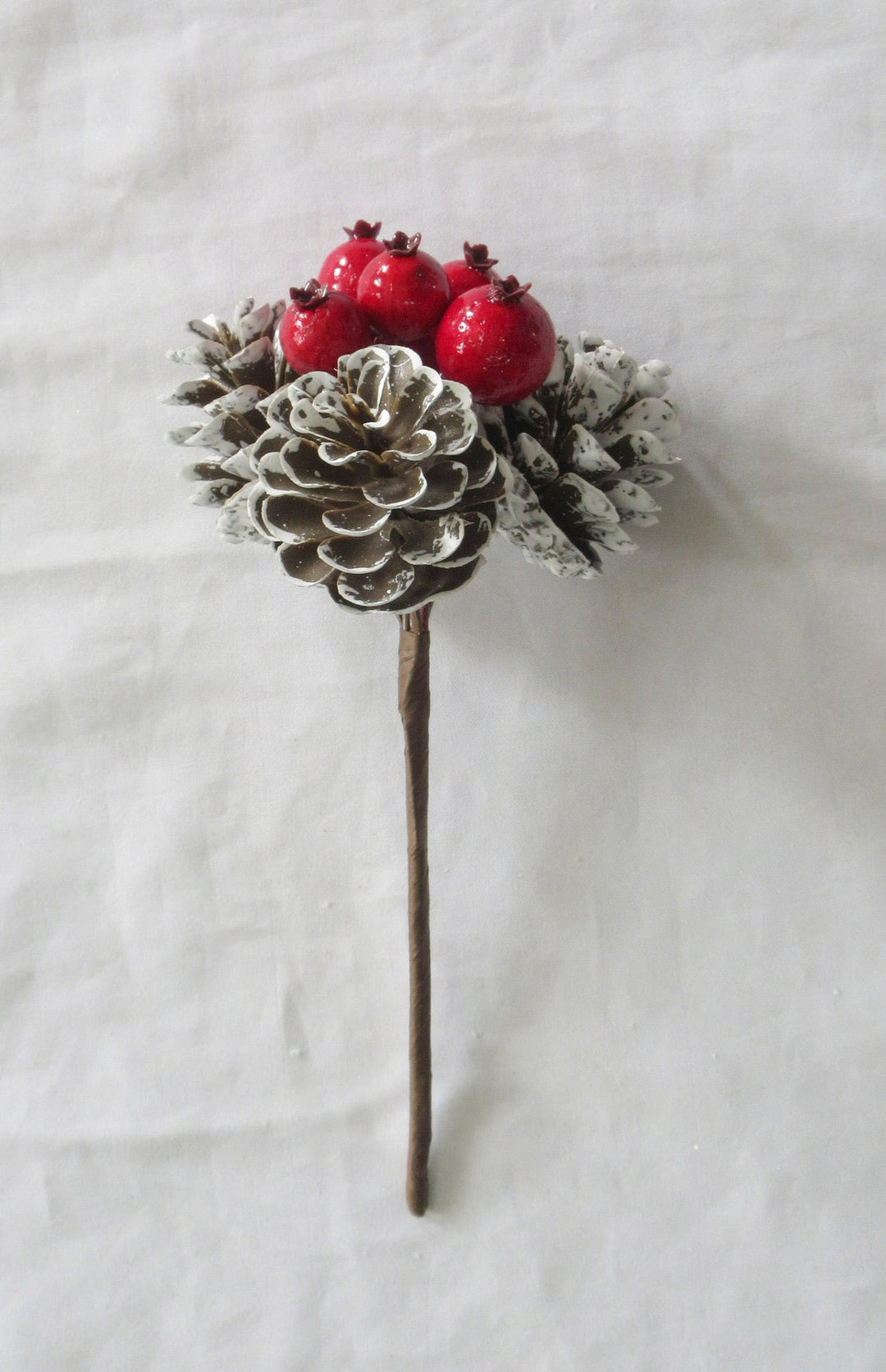 9" PINECONE PICK