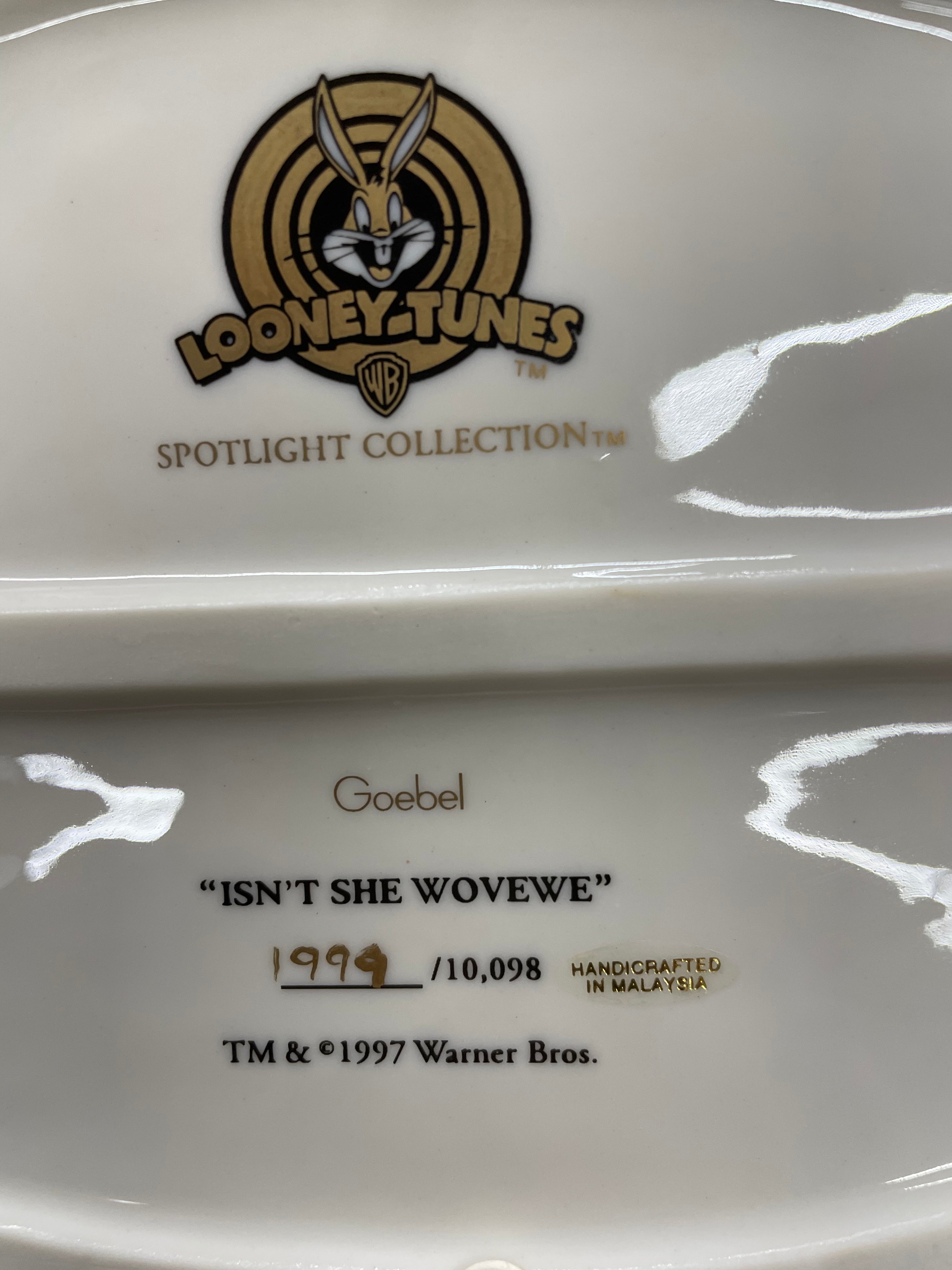 "Isn't She Wovewe" Looney Tunes Spotlight Collection