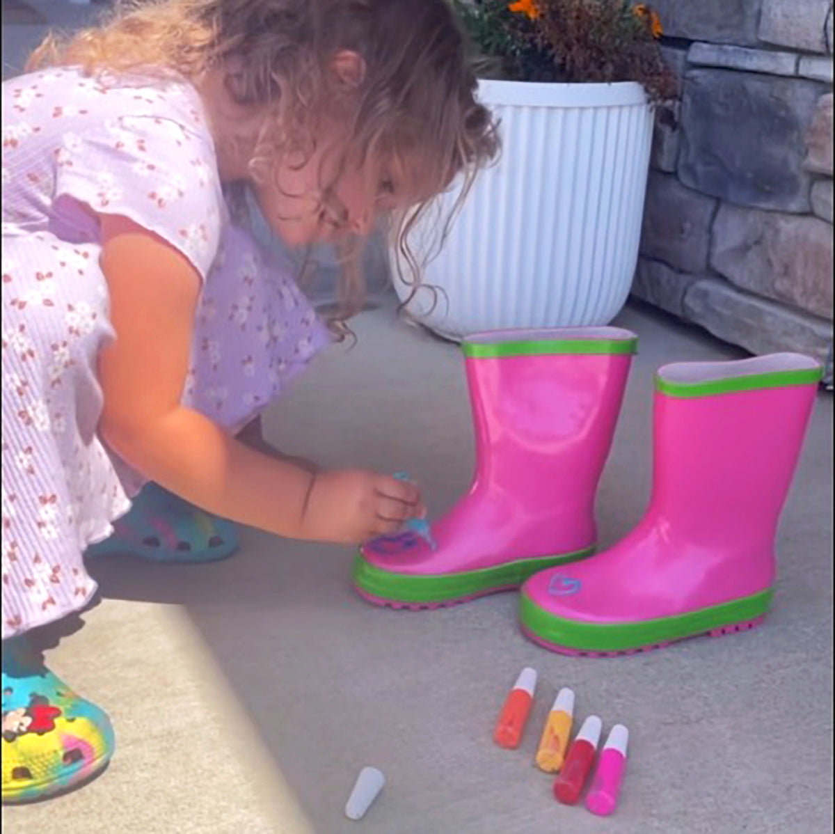 Little Pals Paint Your Own Wellies Rain Boots Pink with Green Trim Kids US Size 9.5 -Ship Only