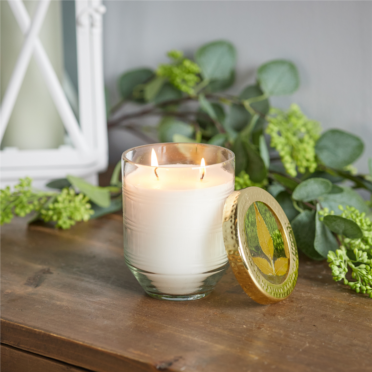 Whit Currant Scented Soy Candle with Pressed Floral Lid 5"D
