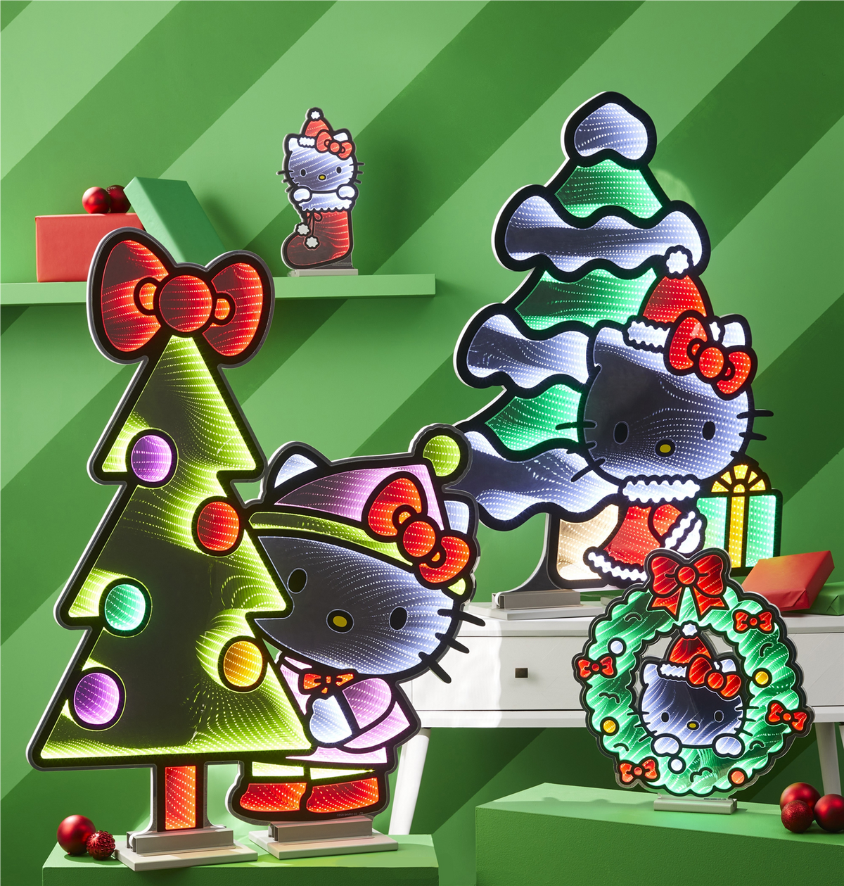 Hello Kitty w/Christmas Tree Ekkolight
