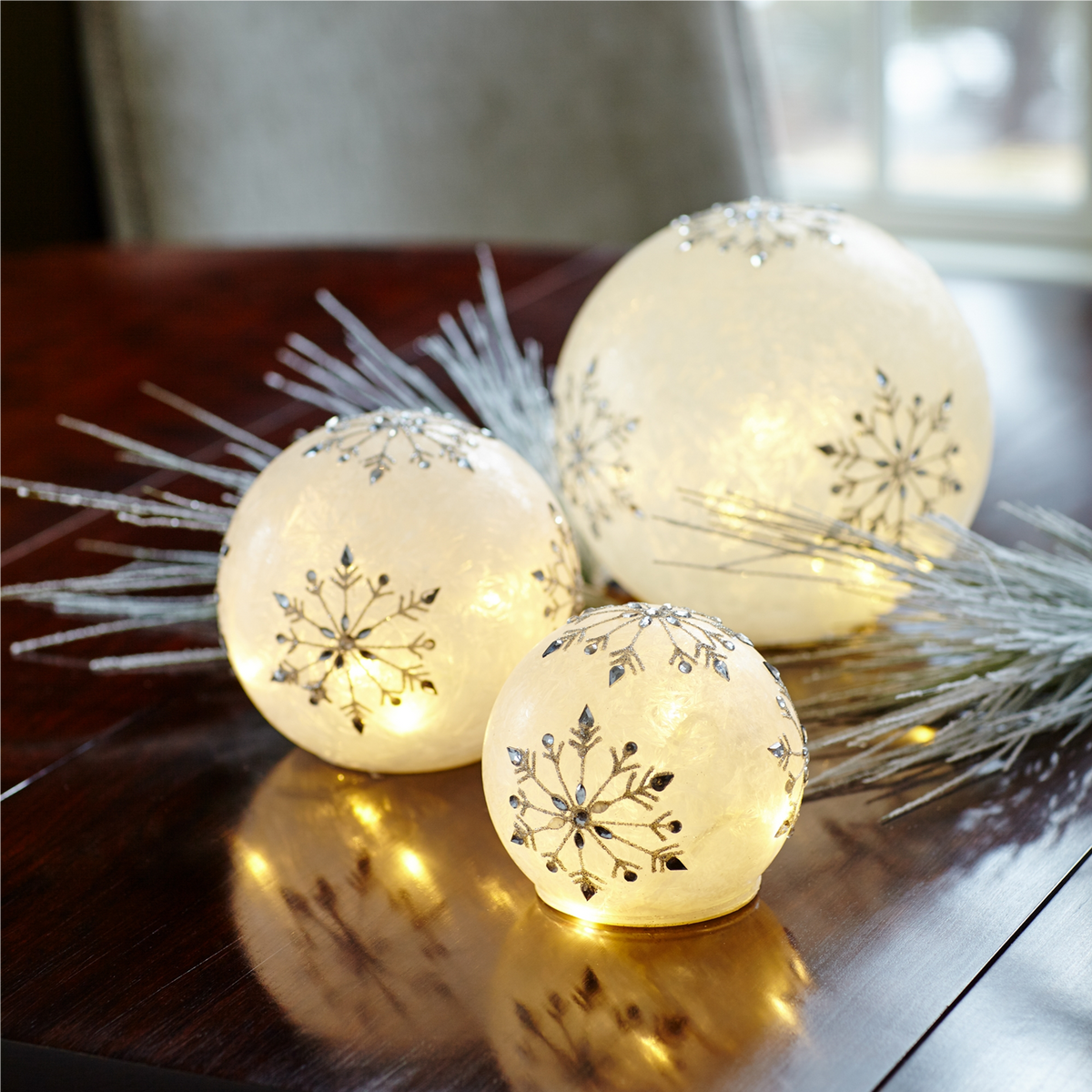 LED Frosted Snowflake Jewel Globe (Set of 3) -Ship Only