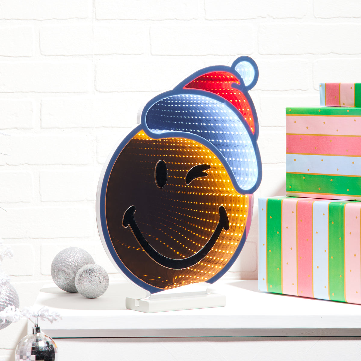 SmileyWorld(R) Holiday Santa Ekkolight 16"H