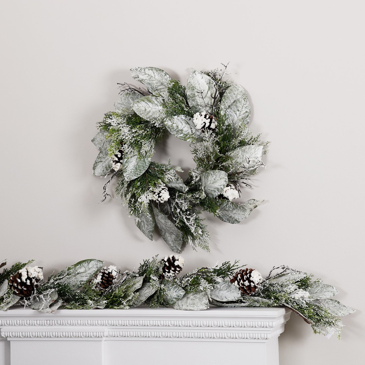 Cedar and Magnolia Leaf Wreath 22"D -Ship Only