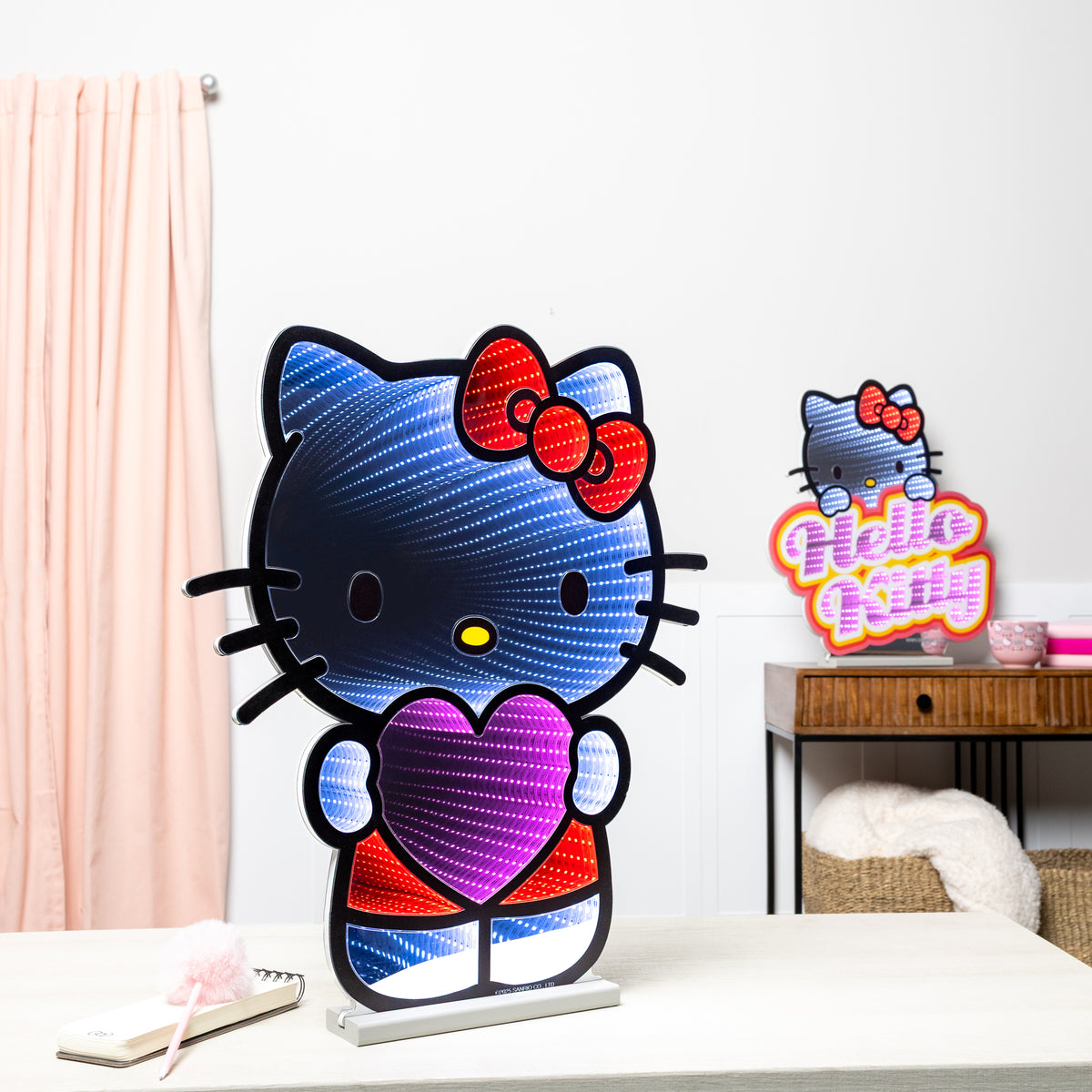 Hello Kitty®️  Heart Ekkolight 24"H